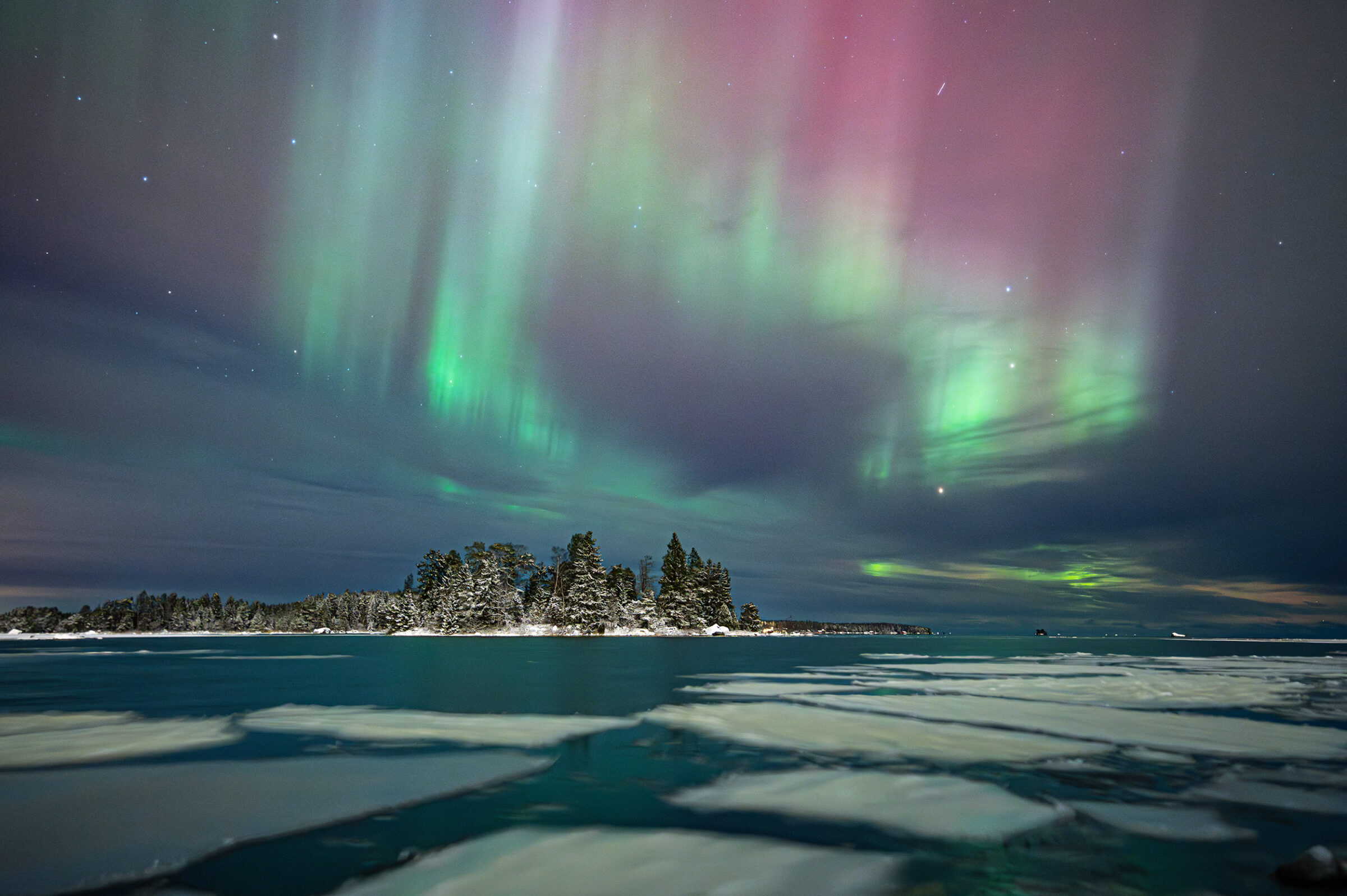 Northern lights over frozen lake — Gästrikland